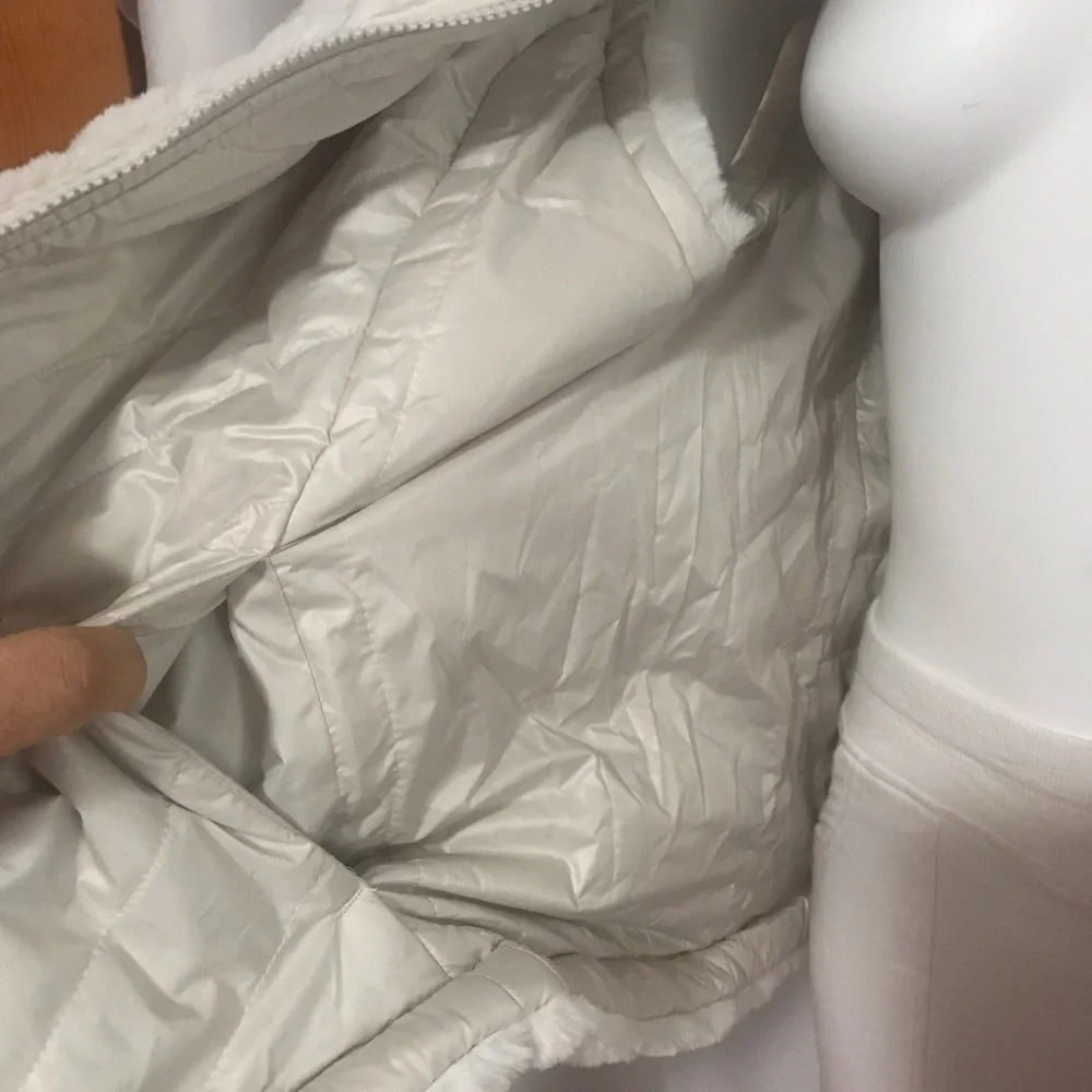 Nicole miller (2)reversible women’s faux fur vest (NO offer) please - Picture 13 of 16